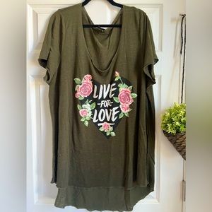 Torrid Live for Love Scoop Graphic Tee size 3X